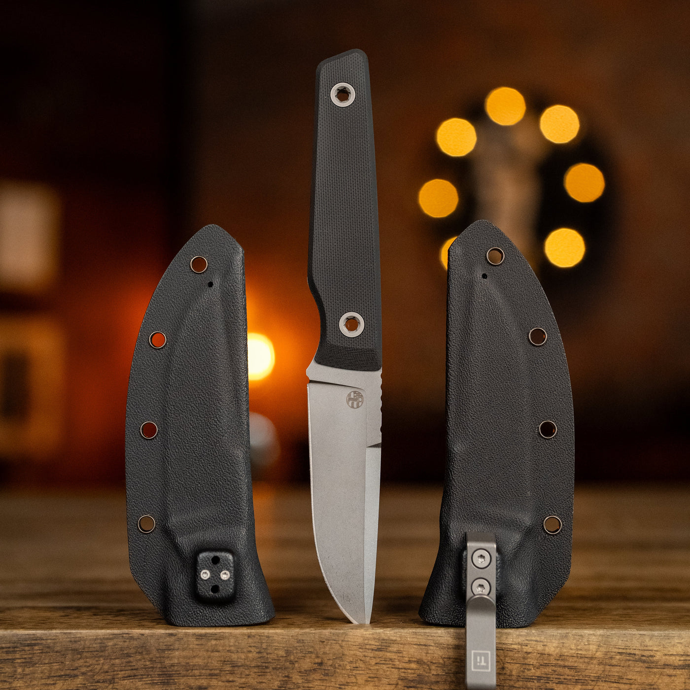 BIGiDESIGN-USA Fixed Blad knife with black handle and protective sheath on wooden surface