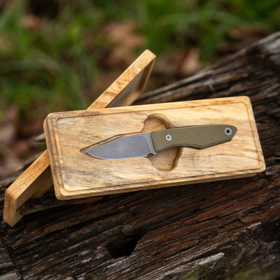USA Lookout Fixed Blade knife with green handle displayed in a wooden case by BIGiDESIGN-USA
